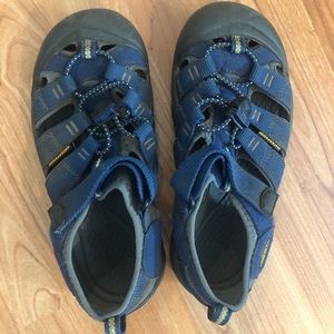 Kids Keen sandals size 3